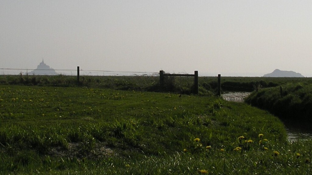 View on the bay of Mont Saint Michel and Tombelaine from Genêts village. (10min)