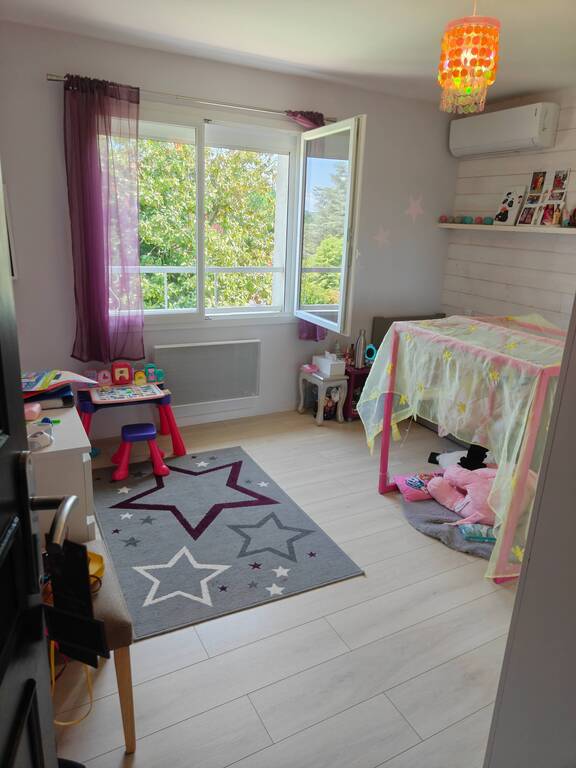 2nd daughter's bedroom (2nd floor)