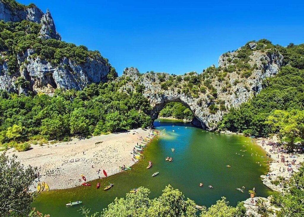 Vallon-Pont-d'Arc, Ardèche 2h away 