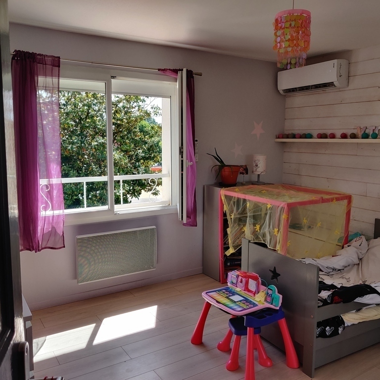 4th room that has now a child's bed (2d floor)