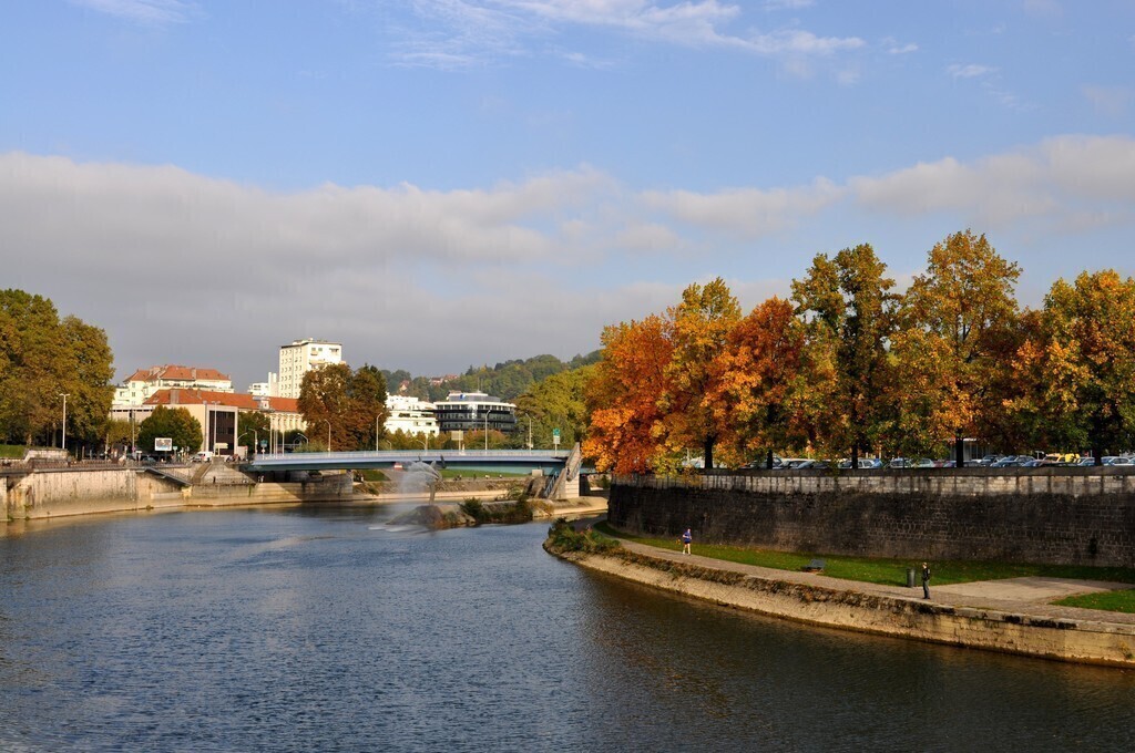 Autumn in Besançon, river Doubs