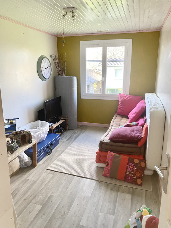 Salle de jeu à l'étage. Possible d'y ajouter un matelas 1 place au sol.