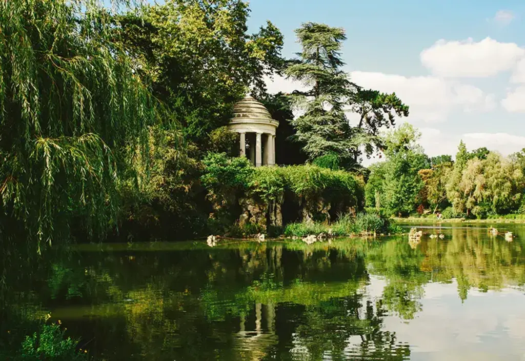 Bois de Vincennes - 50 minutes by walk - 20 minutes by subway