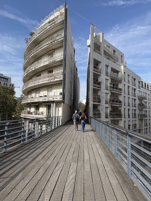 La coulée verte - green line from Bastille to Bois de Vincennes - really nice walk - 3 minutes from our flat