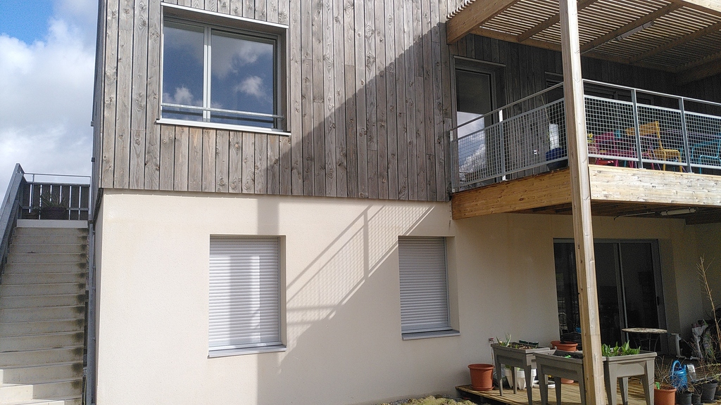 Notre escalier extérieur nous conduit à l'entrée de notre appartement (1er et 2è étages)