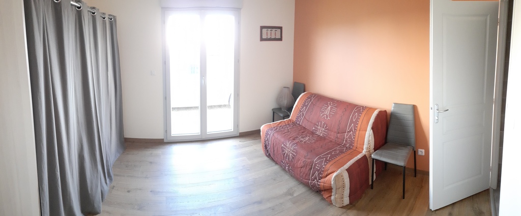 Downstair bedroom, with its private shower room