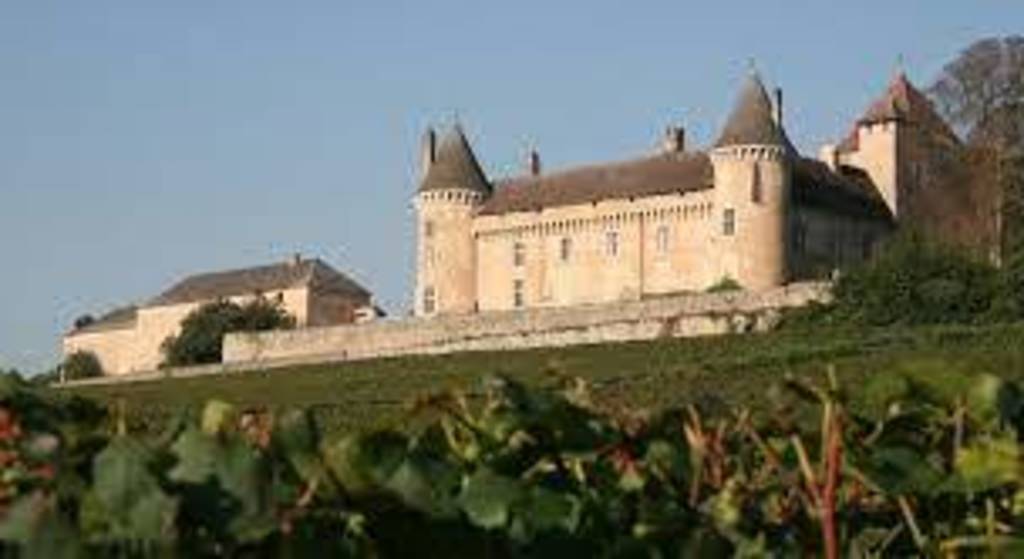 Rully, Pretty winegrowing village, with its medieval castle (15 min from our house)