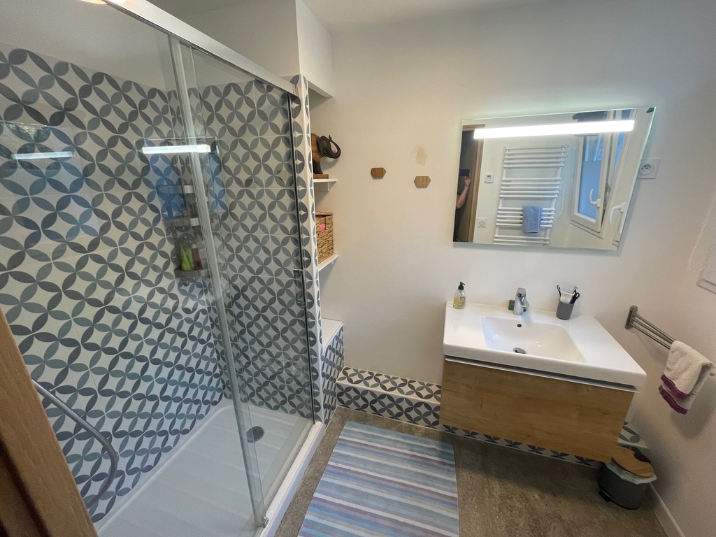 shower tub - ground floor