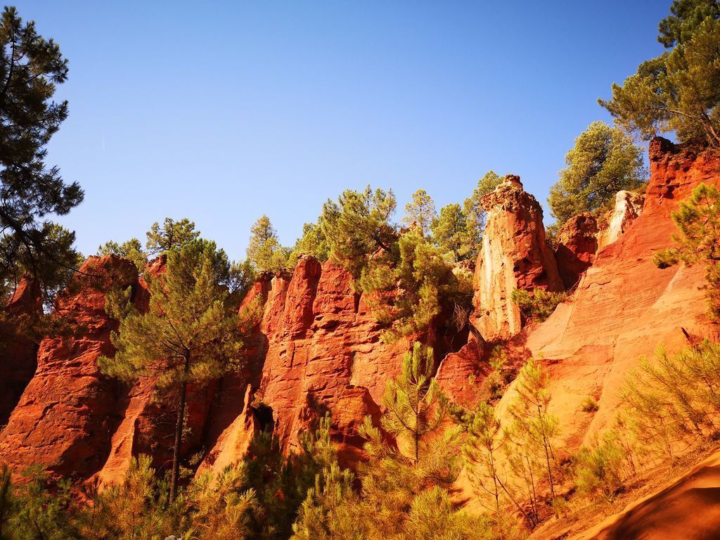 Les ocres du Luberon/Roussillon village (40 kms from Pertuis)