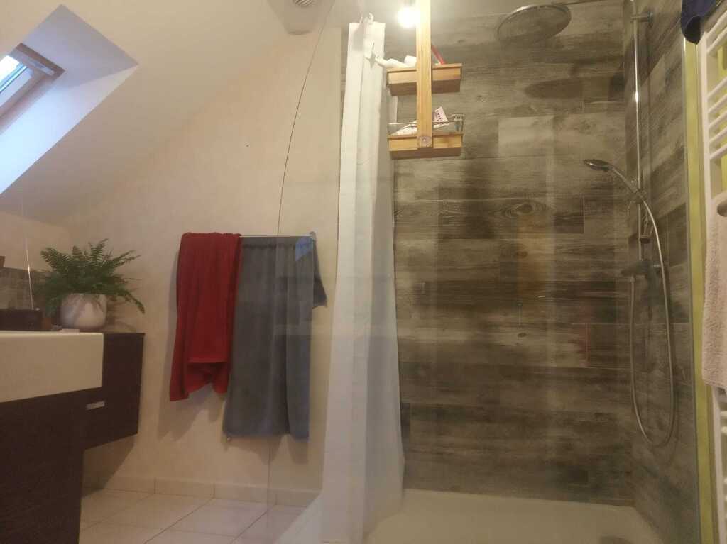 The upstairs bathroom again