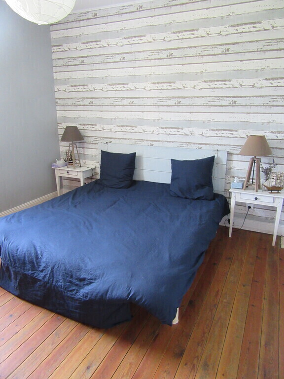 The second bedroom with bed kingsize