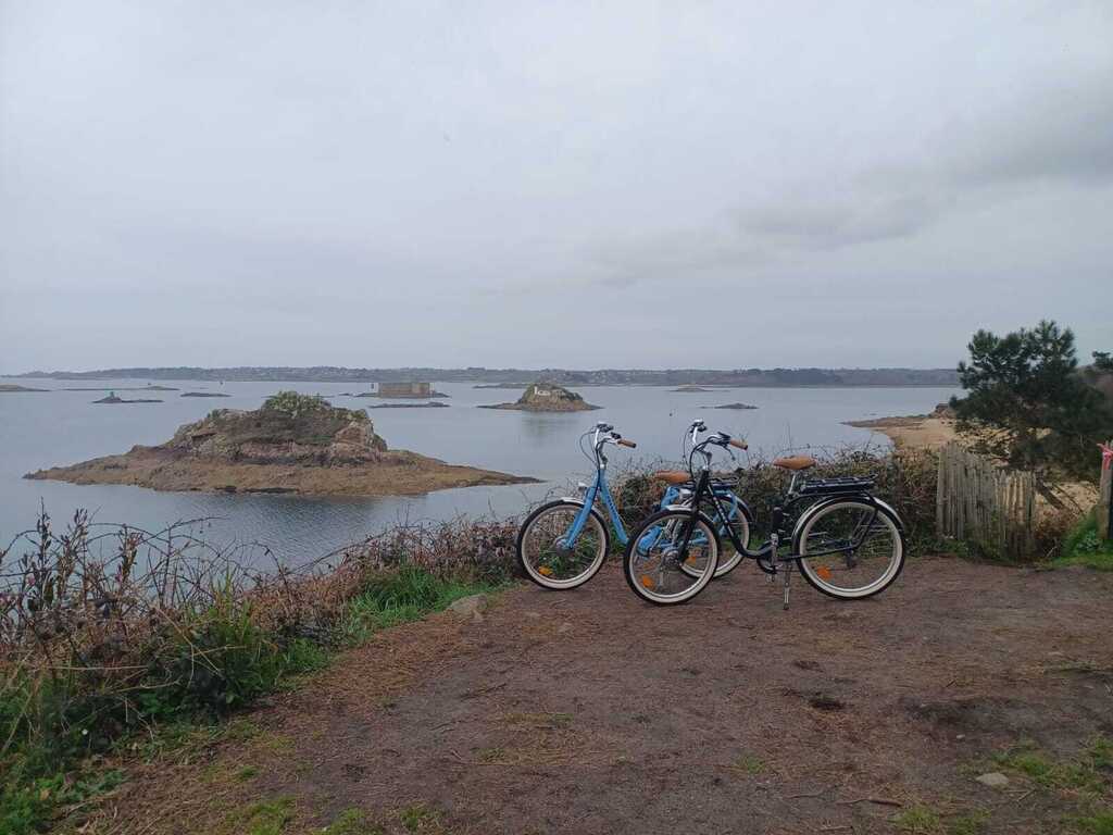 A vélo le long de la côte