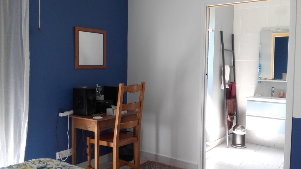 chambre rez de chaussée avec salle d'eau 