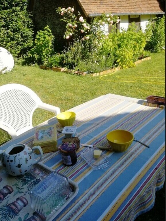 breakfast in the garden