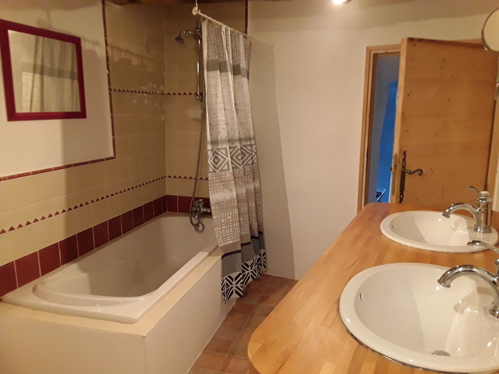 La salle de bains du rez de chaussée 