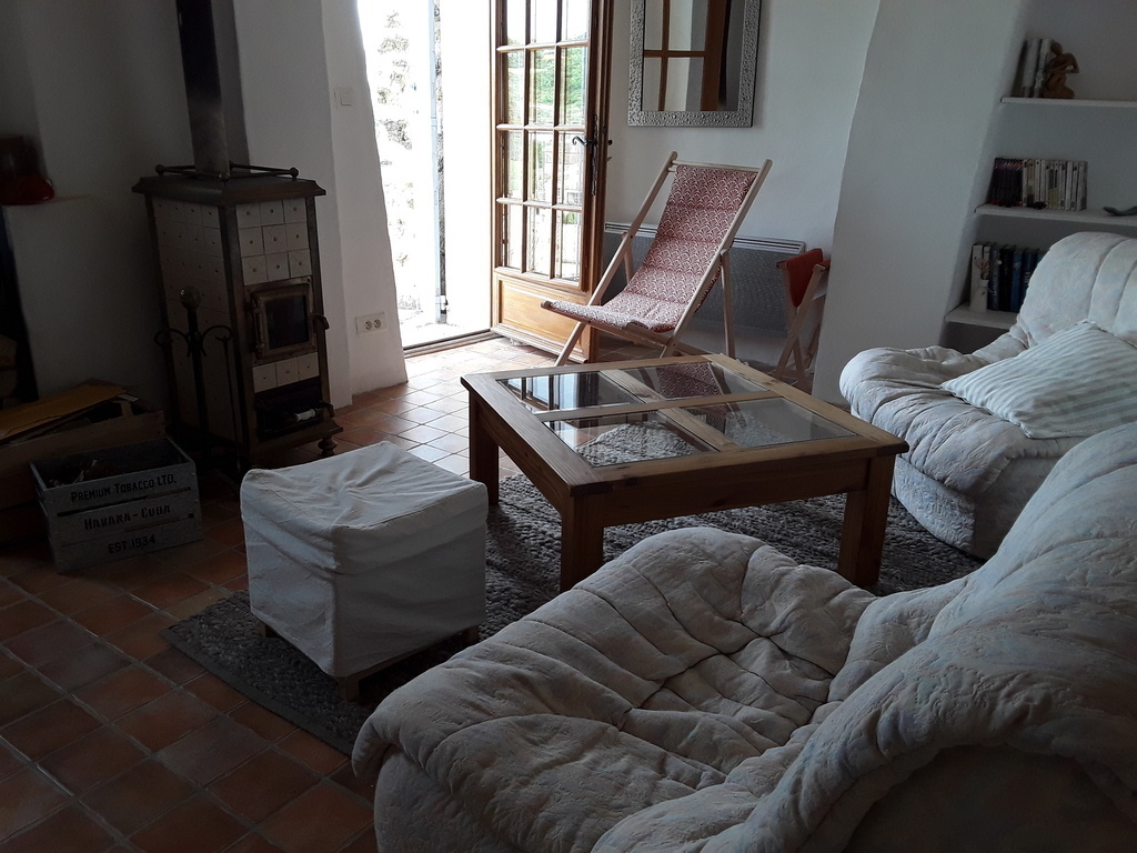 Le salon au 2eme etage avec un petit balcon 