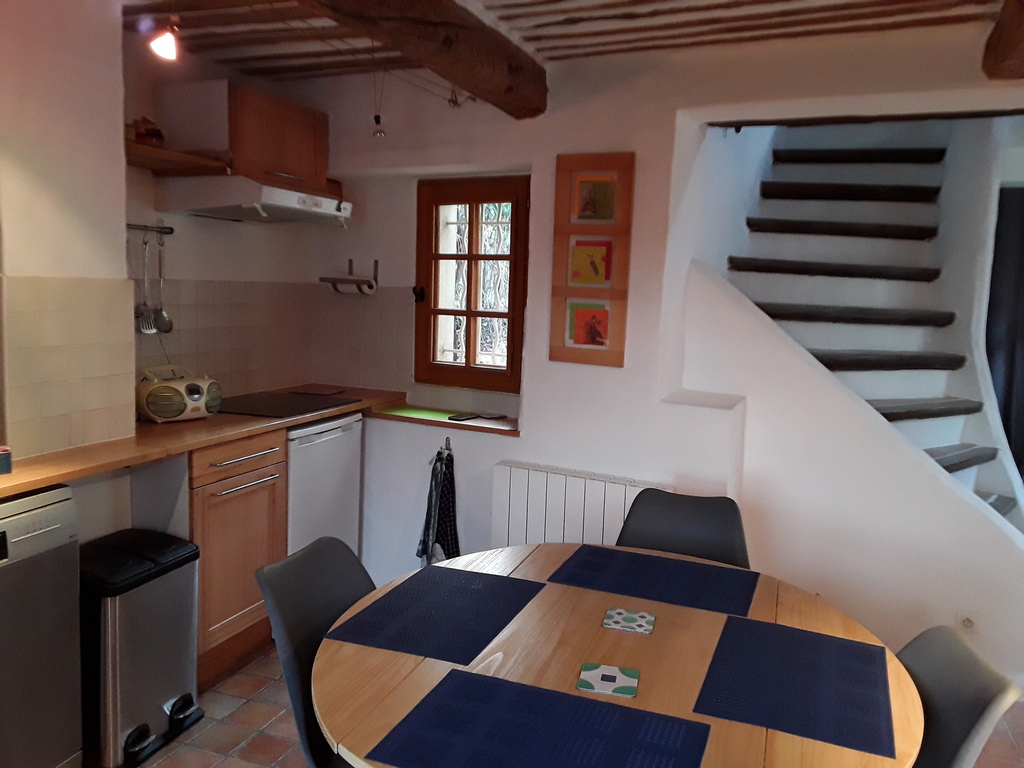 L'escalier qui mène au salon 