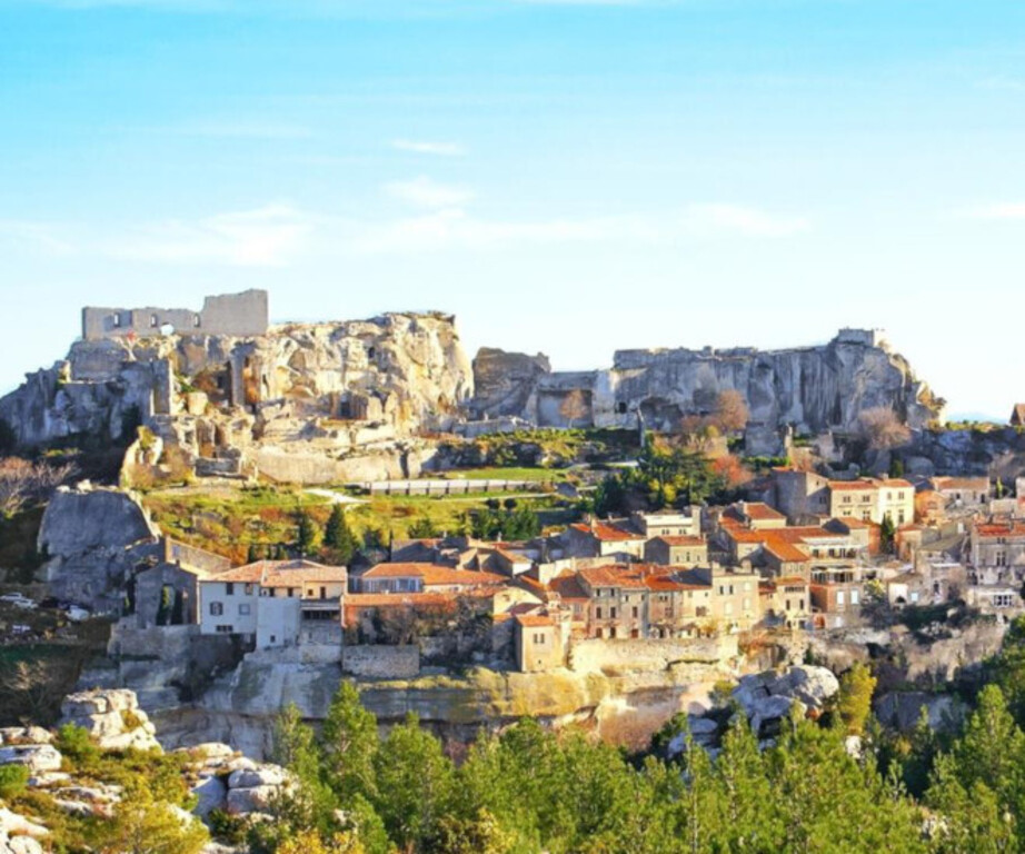 Les Baux de Provence (33 km)
