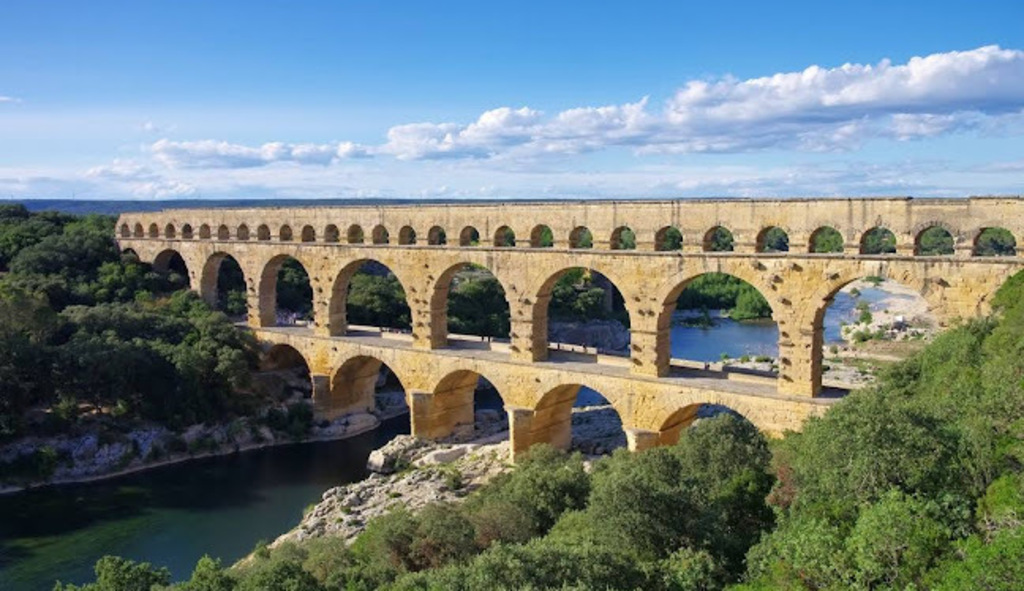 Le Pont du Gard (17 km)