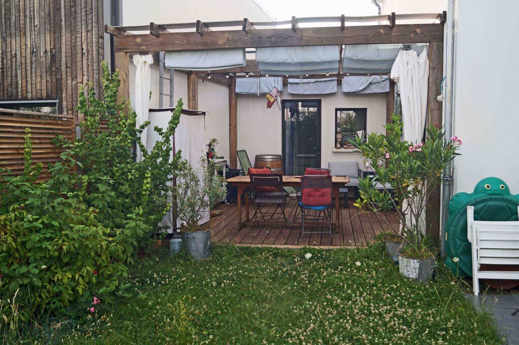 Terrasse vue du jardin