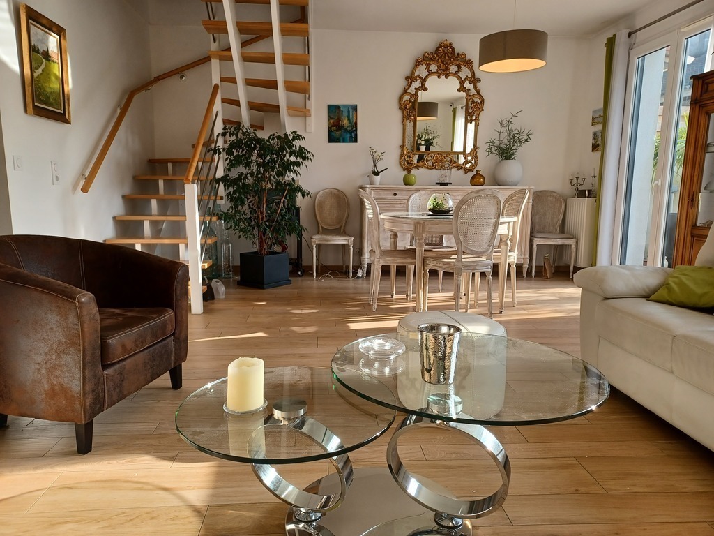 salon séjour de 30m² avec télévision, Netflix et wifi.