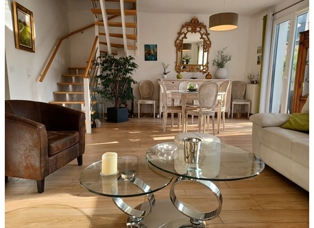 salon séjour de 30m² avec télévision, Netflix et wifi.