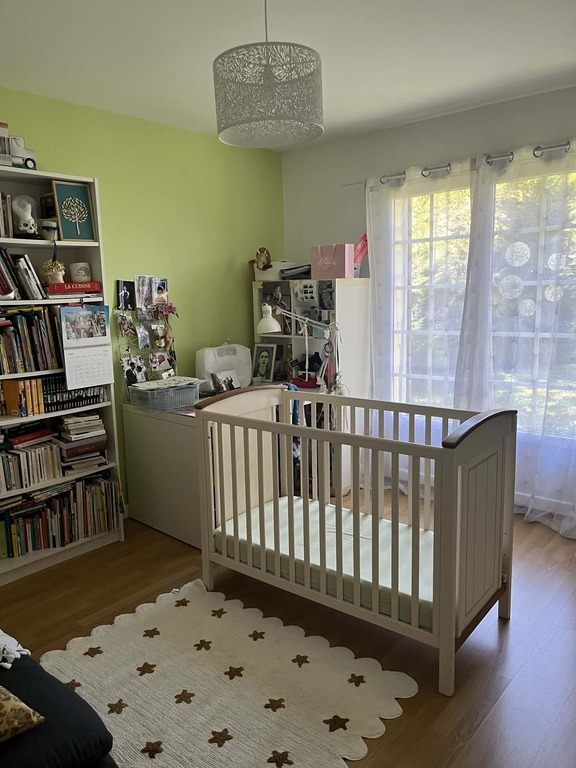 The office with convertible sofa (for the moment it's Juliette's bedroom too...) 