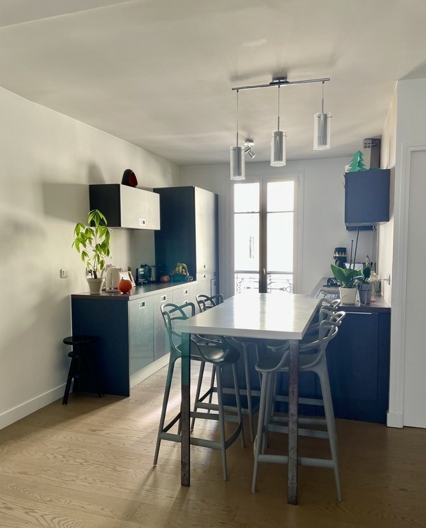 diner place with 4 seats