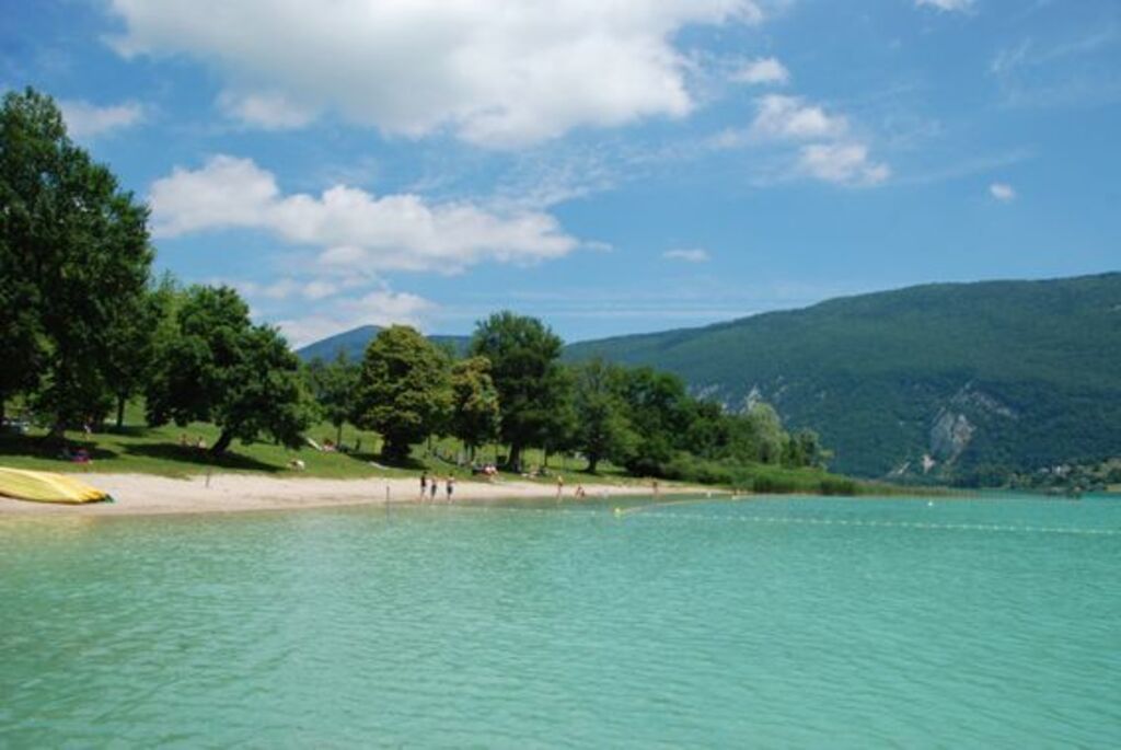 Aiguebelette Lake (30 min drive)