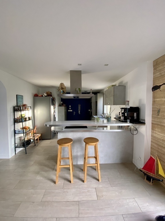 Le bar et la cuisine