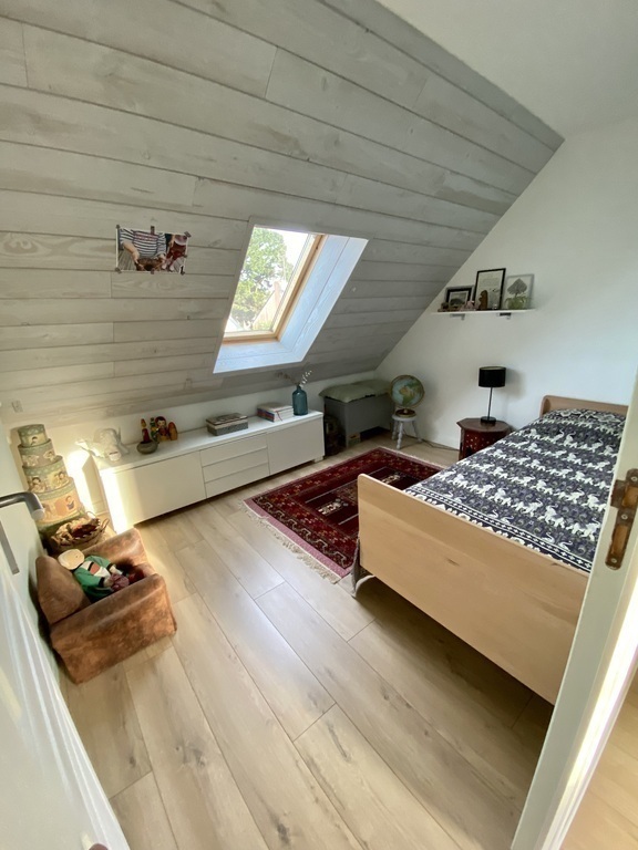 Petite chambre mansardée (lit une place)