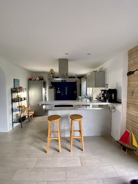 Le bar et la cuisine