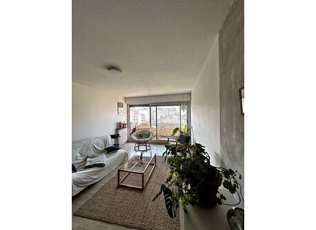 Salon lumineux et confortable, orientation ouest