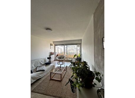 Salon lumineux et confortable, orientation ouest