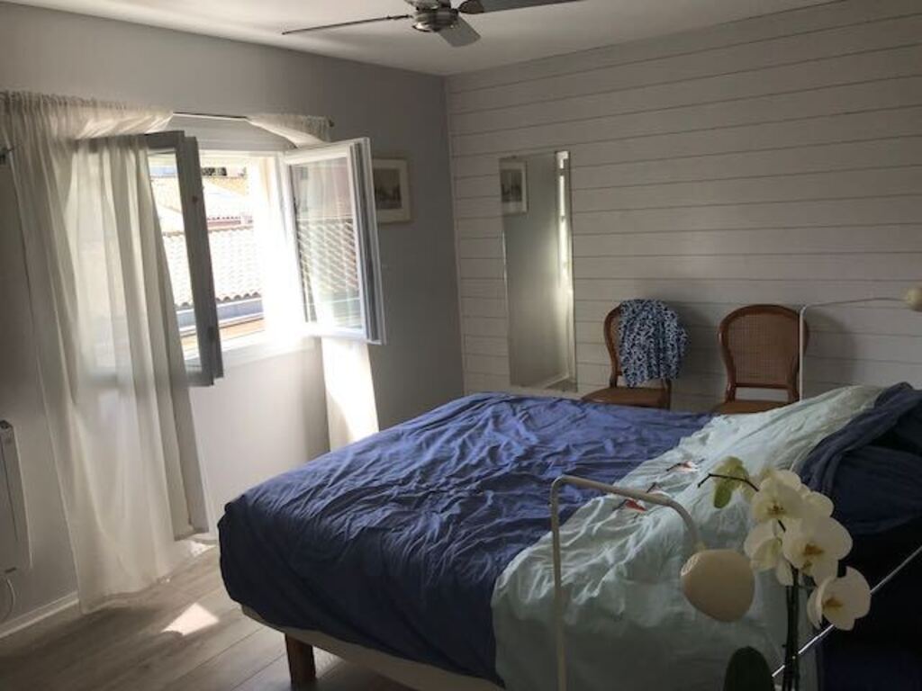 main bedroom with bed 160cm