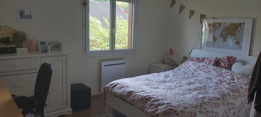 3 large bedrooms upstairs : 2 double beds and 2 singles. There is a dressing room (no window) with 2 single beds