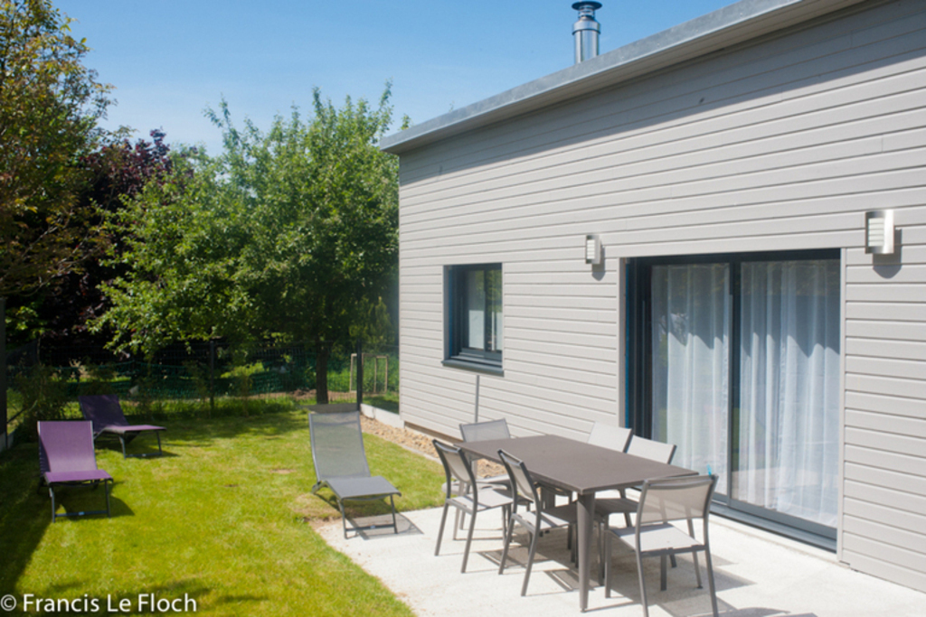 Terrasse bois avec pelouse clos 