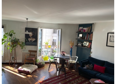 The main room with a small balcony where you can seat and take the sun !
