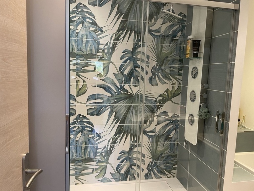 Salle baignoire et douche 