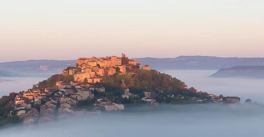 Cordes , un des plus beau village de France est à  30 minute de la maison