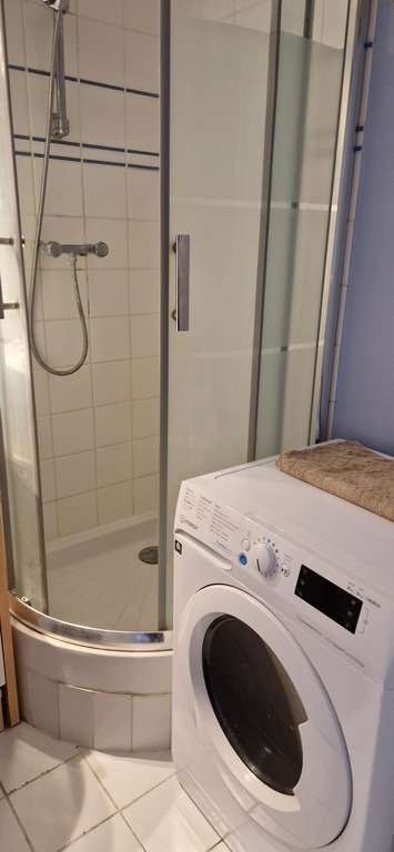 bathroom with shower and washing machine/dryer