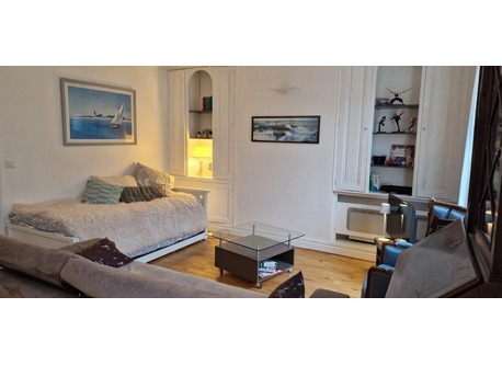 Living room with 2 single beds and sofa bed