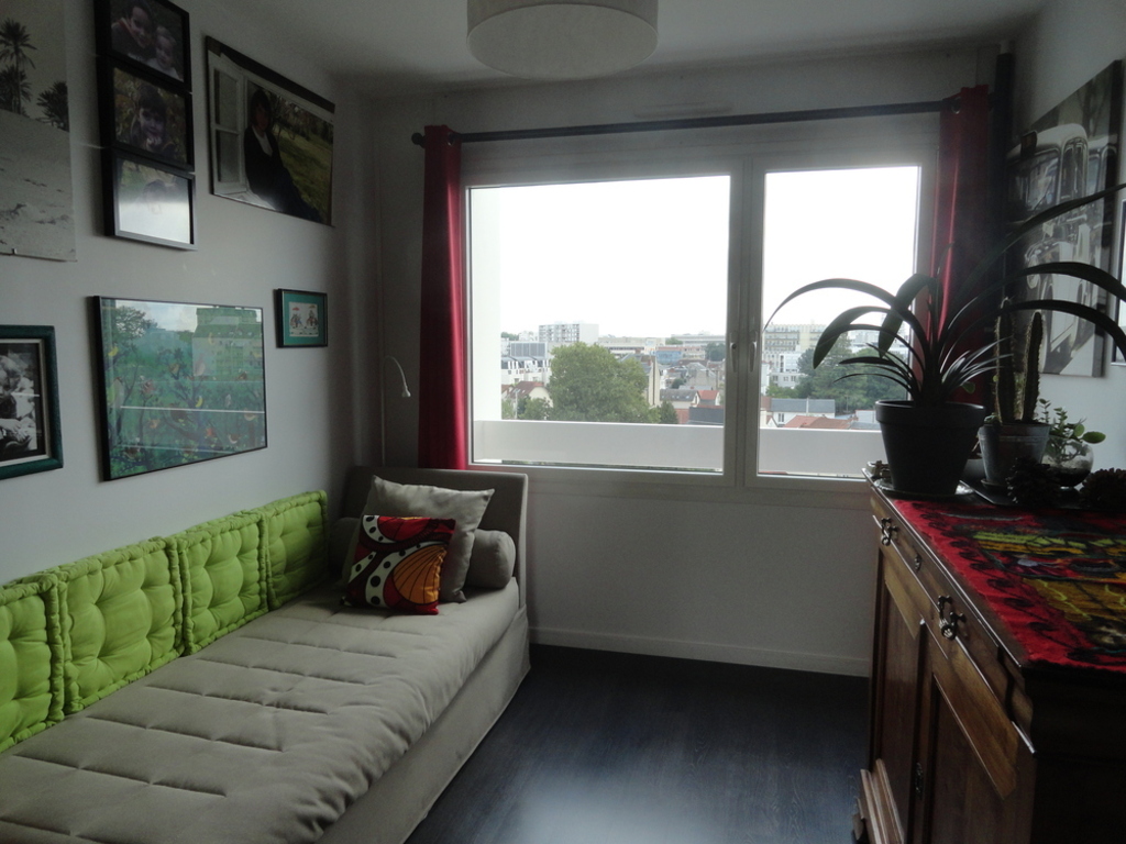 Another bedroom to the east, second fold-out bed in 80cm.