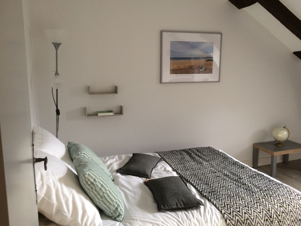 Chambre numéro 2 : lit double (140 x 190)
Valet, Libres en différentes langues à disposition