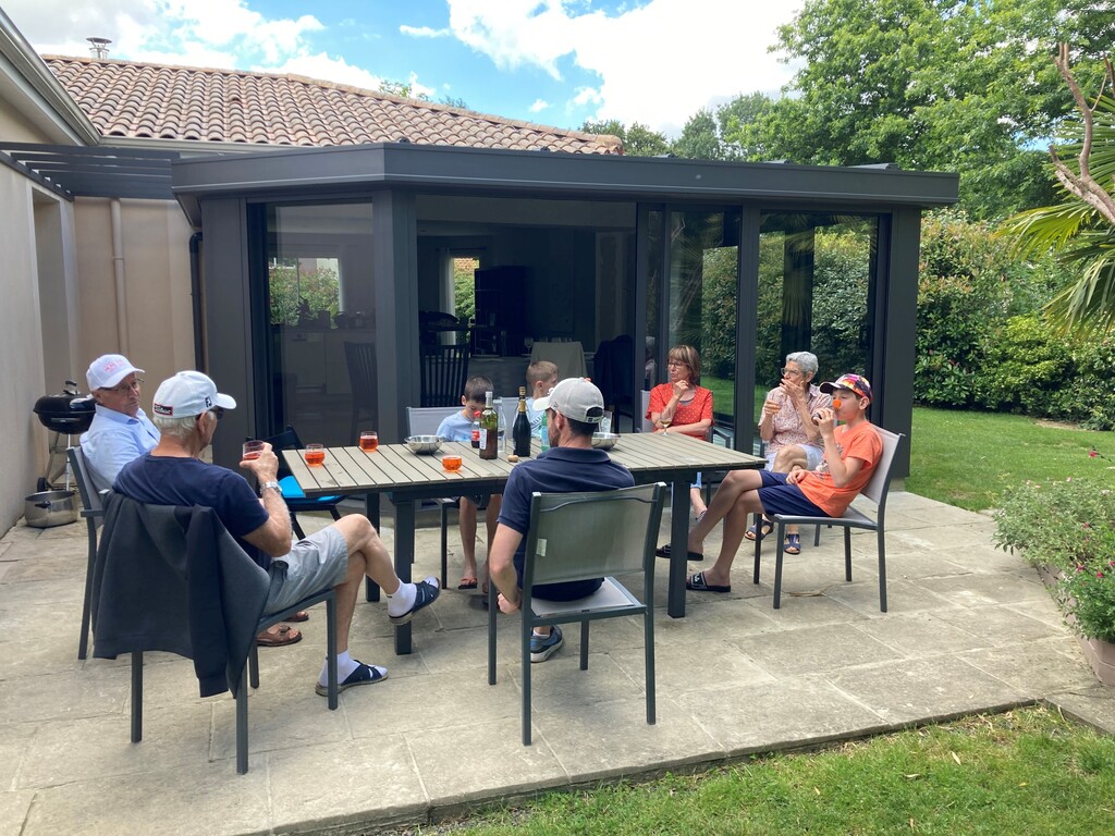 La terrasse , devant la véranda 