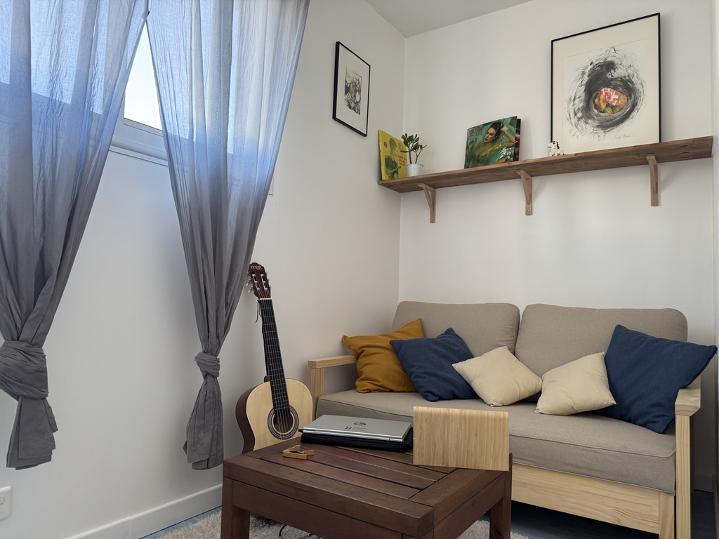 petite pièce qui fait souvent office de chambre d'amis (canapé lit)