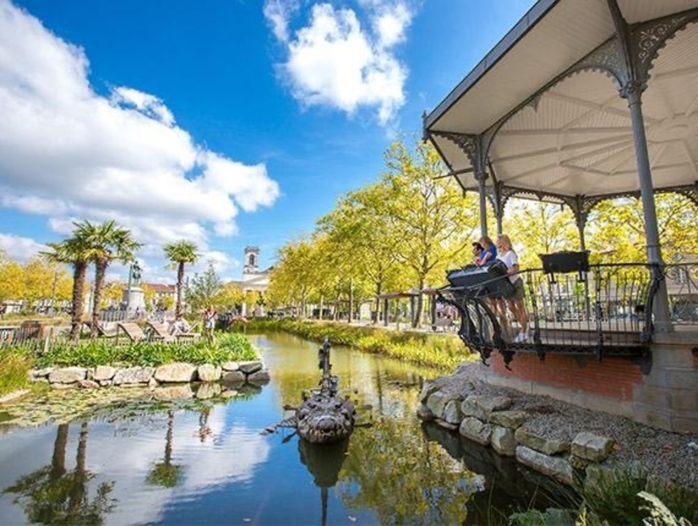 La place Napoléon (La Roche-sur-Yon) à 10 minutes de la maison