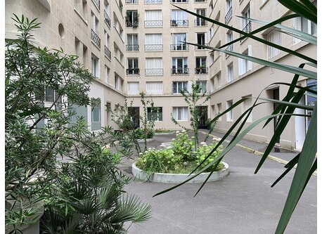 La cours de l’immeuble
