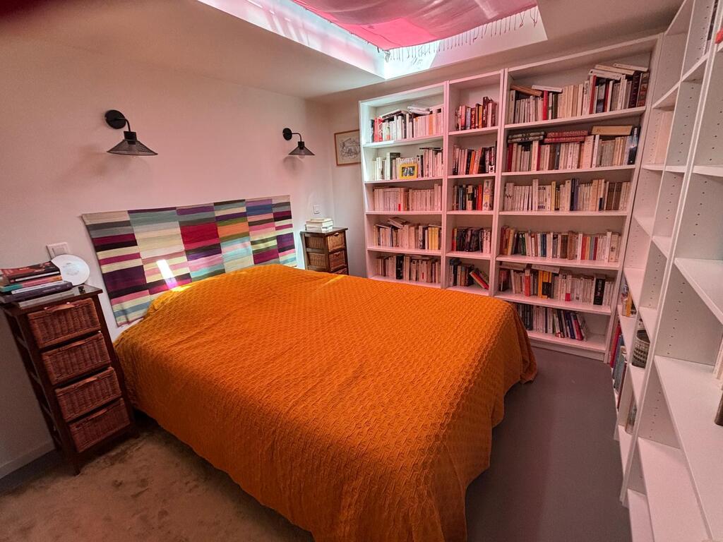 Bedroom on the basement, with glass ceiling 