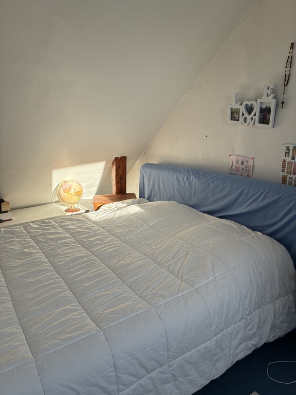 Chambre avec lit 160 au 2 e etage